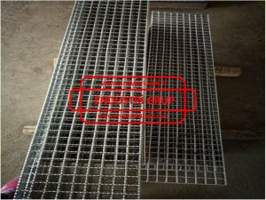 galvanizli-platform-izgaralari-paslanmaz-petek-izgarasi-basamak-metal-celik-izgara