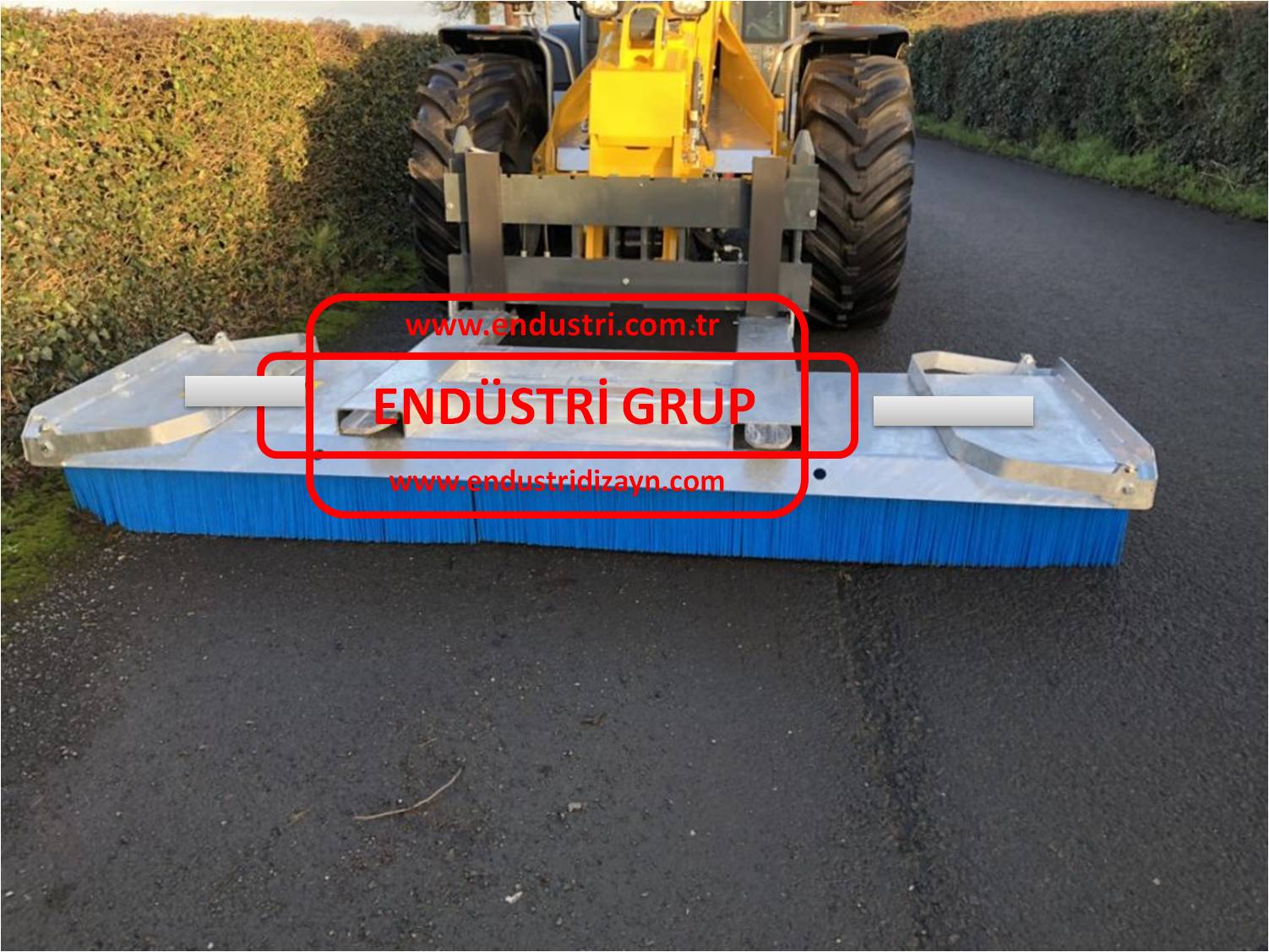 forklift-traktor-telehandler-transpalet-catali-supurge-atasmani-endustriyel-hidrolik-motorlu-doner-fabrika-yol-ahir-bahce-talas-hurda-cakil-tas-kaya-kum-cop-toz-supurme-temizleme-temizlik-fircasi